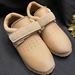 Buck‎ & Buck, Tan Velcro,Size: Small